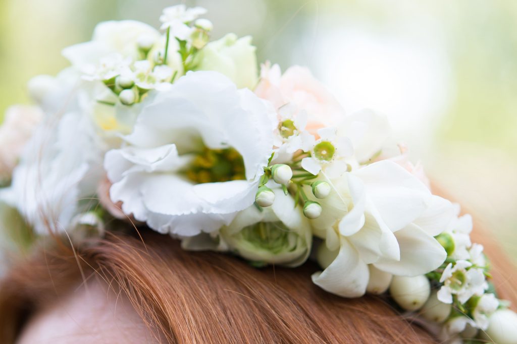 noiva-com-maxi-tiara-de-flores