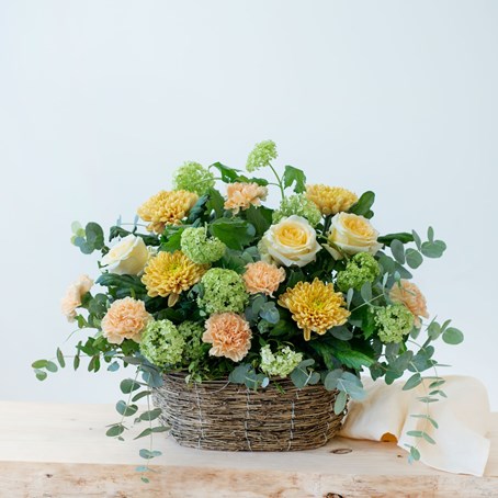 Mixed basket in warm shades and greens